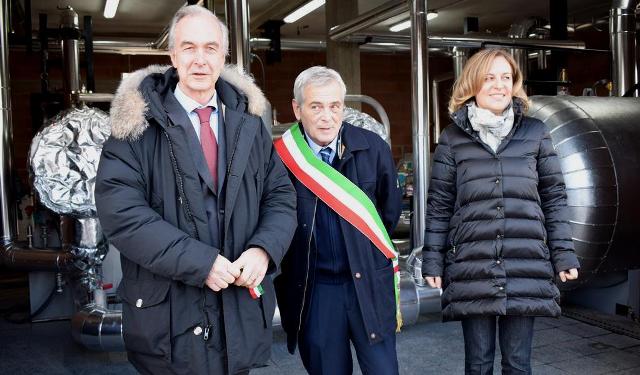 Da sinistra, Massimo Montemaggi, responsabile Geotermia Enel Green Power, Luigi Vagaggini, sindaco di Piancastagnaio, Federica Fratoni, assessore regionale all'Ambiente. (Foto Enel Green Power)