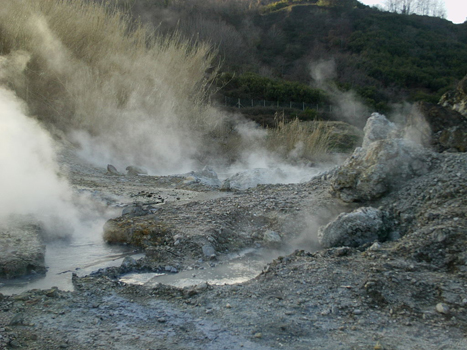 Parco delle Fumarole, Sasso Pisano. (Foto da it.wikipedia.org).