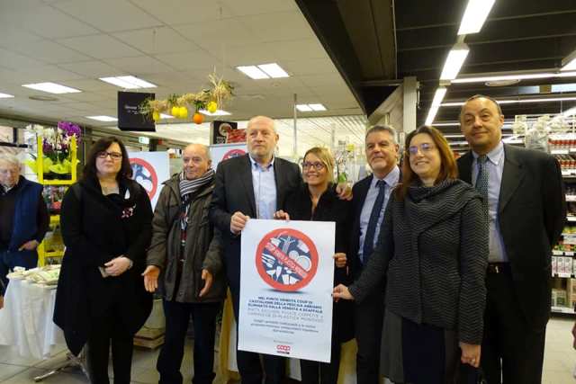 La conferenza stampa al supermercato Unicoop di Castiglione della Pescaia