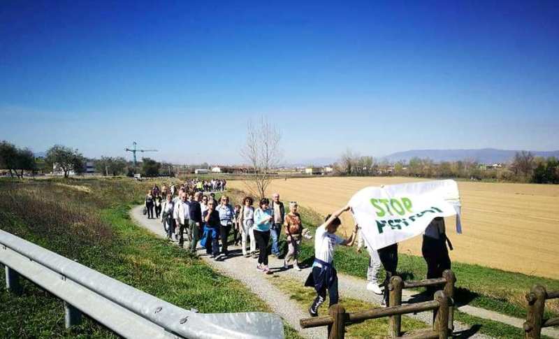 passeggiata stop pesticidi.1