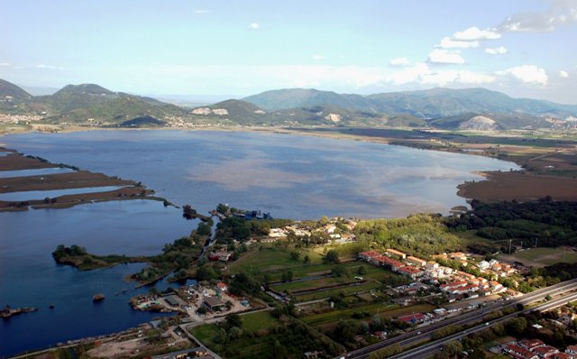 Massaciuccoli_lake_overview