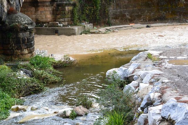 Confluenza tra il Carrione e il Gragnana (foto Legambiente Carrara)