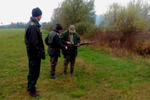 Un controllo eseguito dalle Guardie giurate del WWF (foto Wwf Italia)