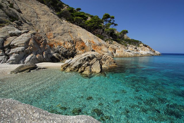 L'isola di Montecristo (foto da www.islepark.it)