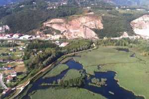 discarica-ex-cava-fornace-montignoso-pietrasanta-toscana-ambiente