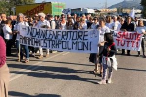 Corteo contro il pirogassificatore di Barga (foto dalla pagina Facebook del movimento La Libellula)