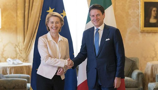 Giuseppe Conte e Ursula von der Leyen (Foto da it.wikipedia.org).