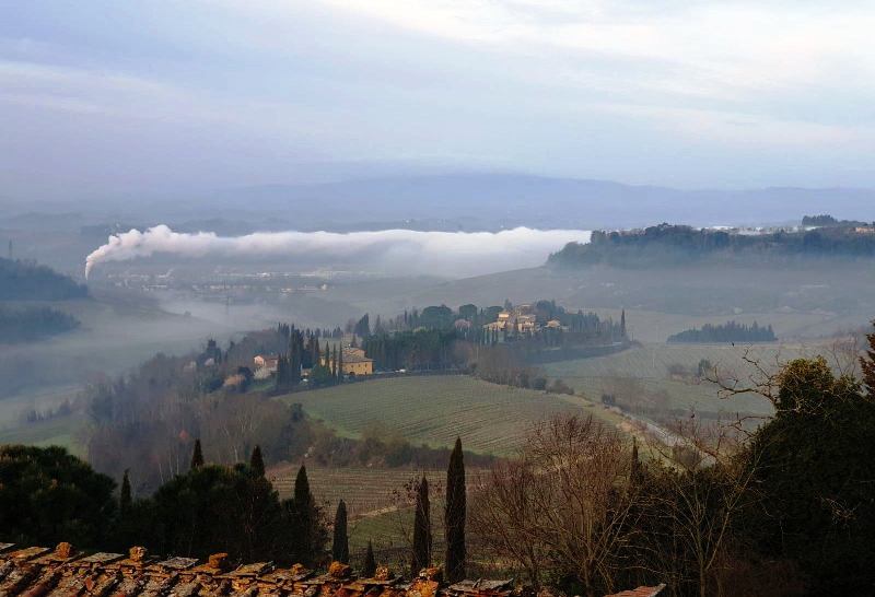 Valdelsa, odori intollerabili dalla distilleria: stop all'attività dal tramonto all'alba