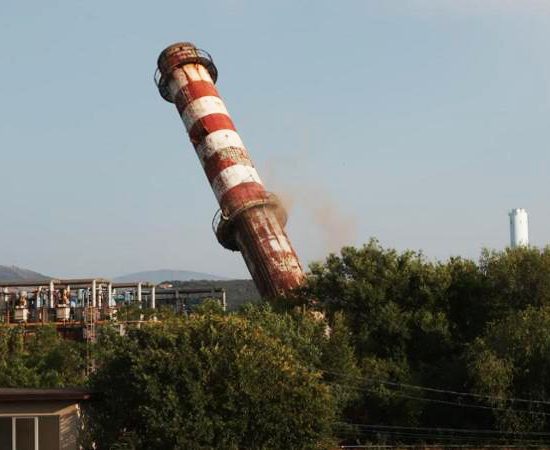 Demolizione dell'inceneritore di via Giarizzole a Trieste.