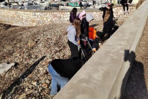 studenti-Livorno-acchiapparifiuti_Toscana-ambiente